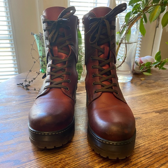 Taos Footwear Red Lace-Up Crave Boots 🥾 - Picture 3 of 14